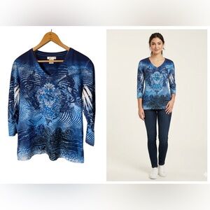 Hannah Blue & White Ornate Scroll Graphic Top Embellished V-Neck Knit